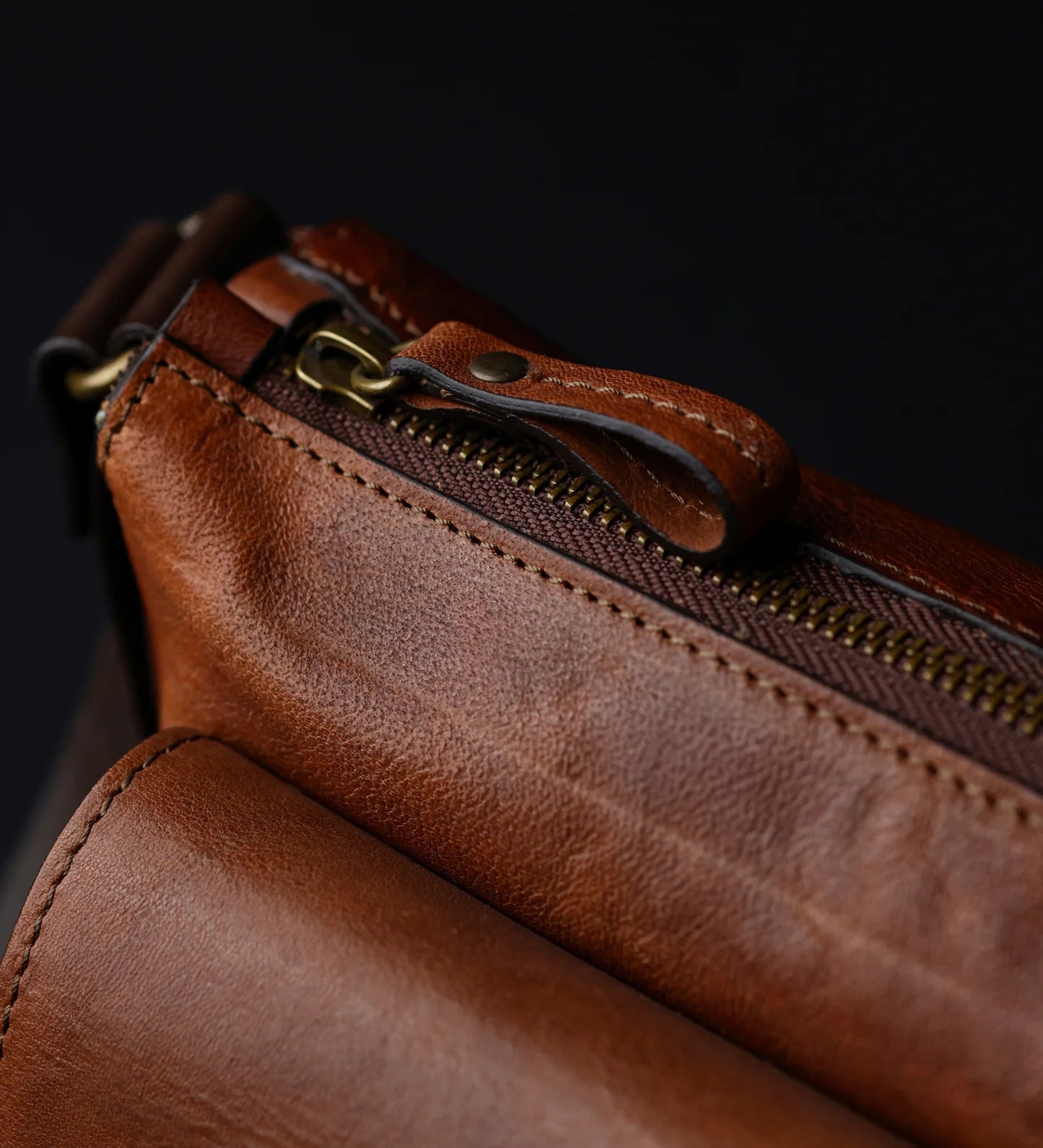 Kožená crossbody brašna - Persuasion