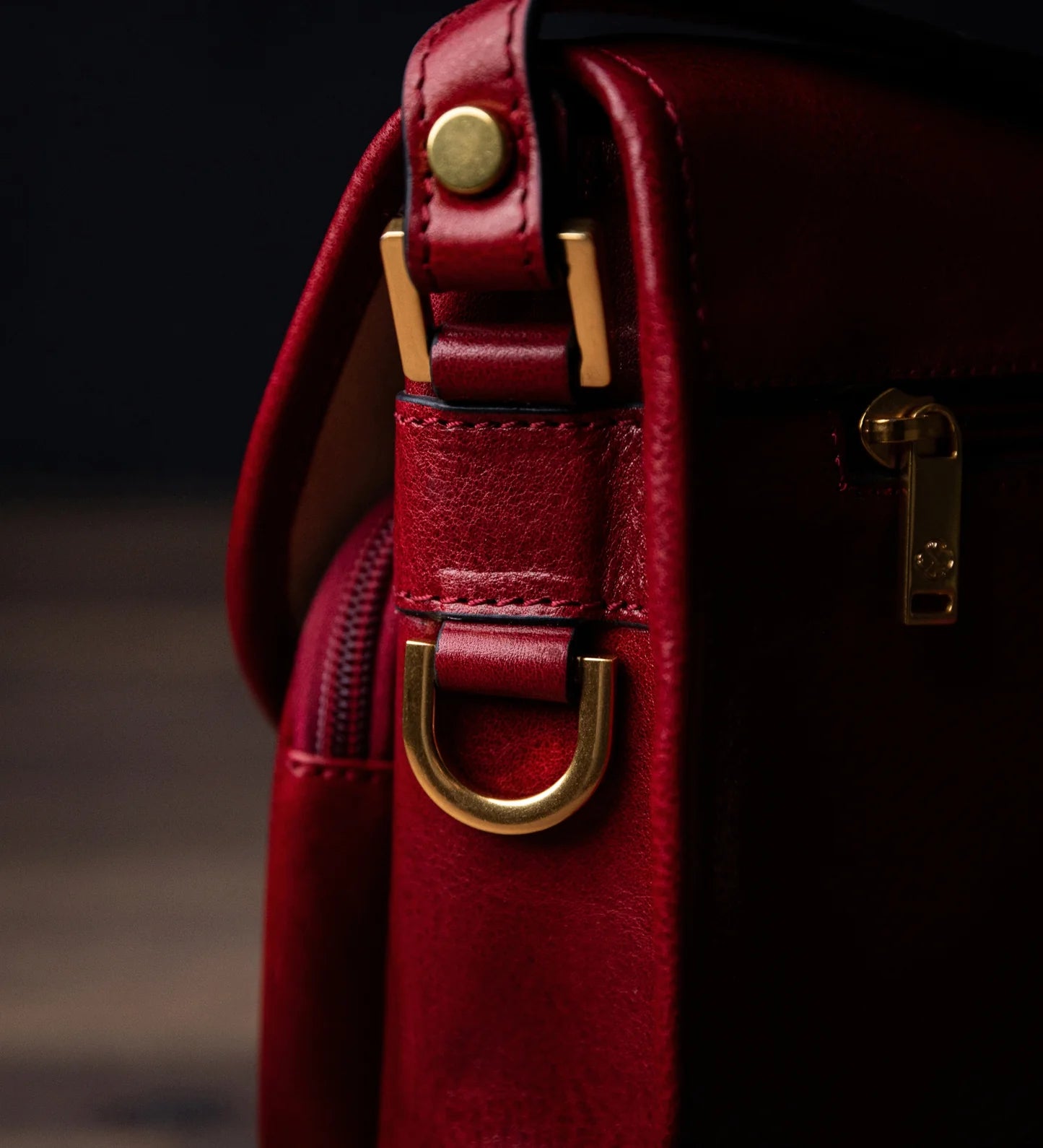 Kožená crossbody kabelka - Women In Love