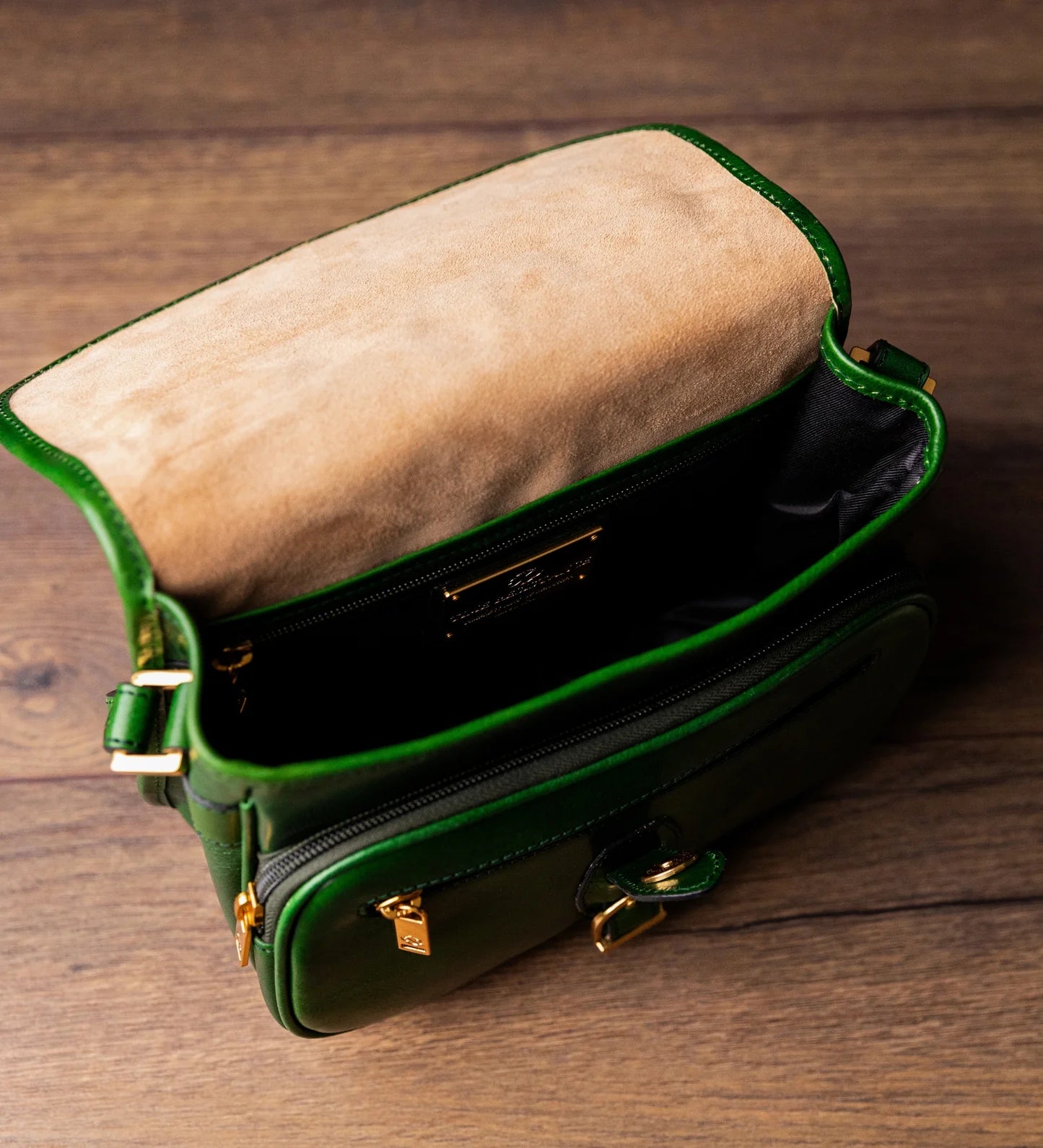Kožená crossbody kabelka - Women In Love