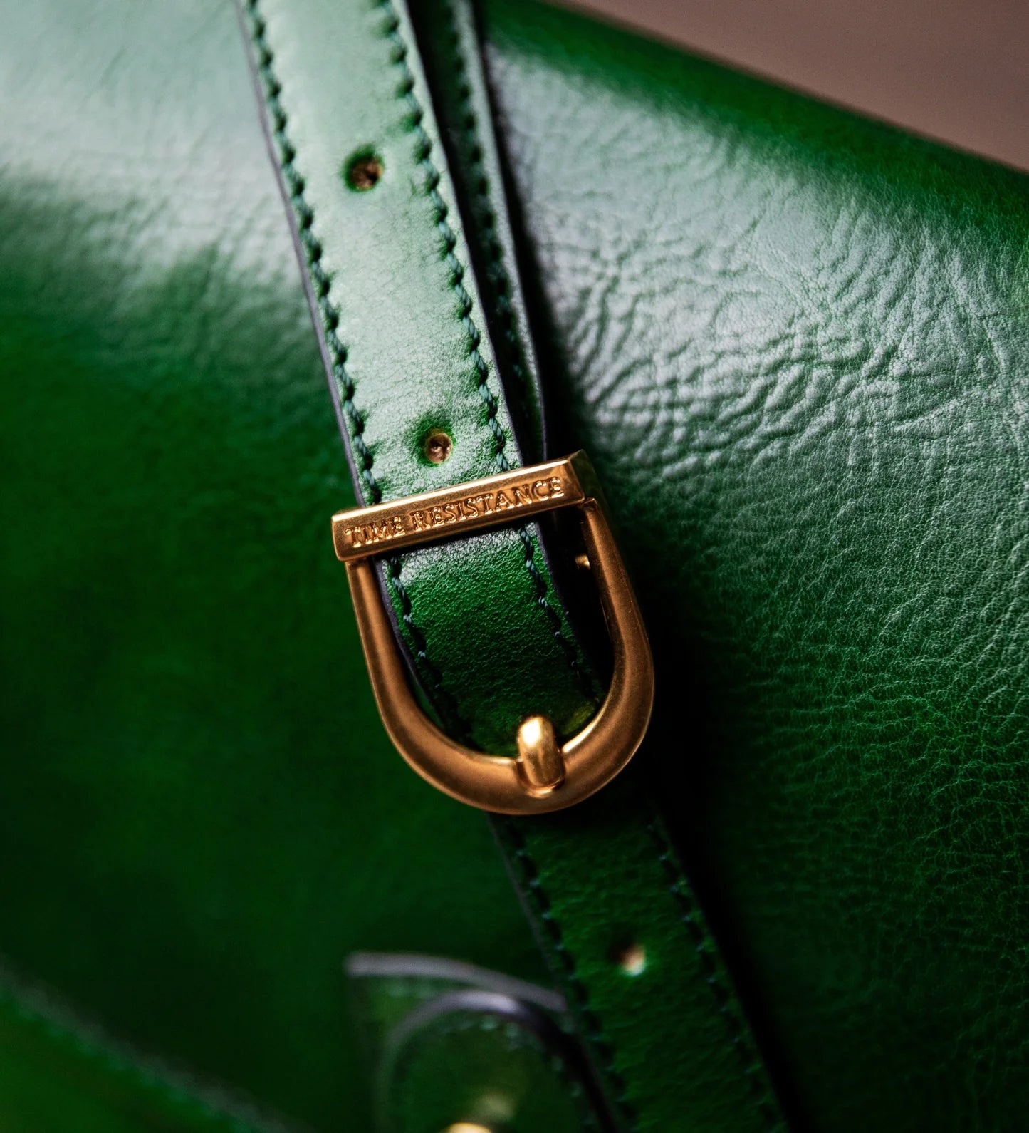 Kožená crossbody kabelka - Women In Love