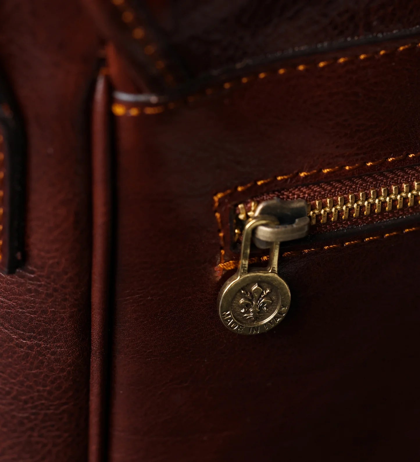 Kožená crossbody taška - The Stranger