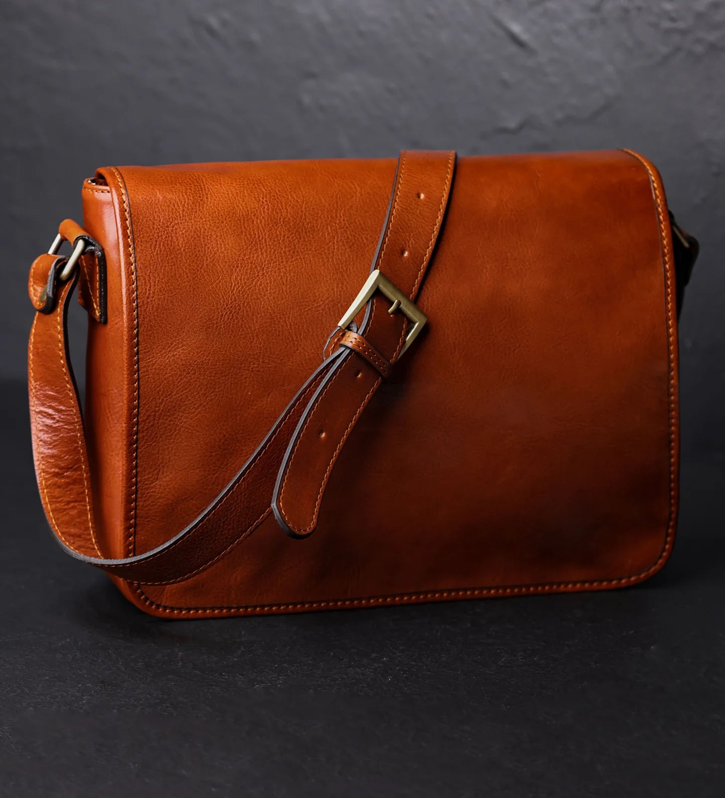 Kožená crossbody taška - The Stranger