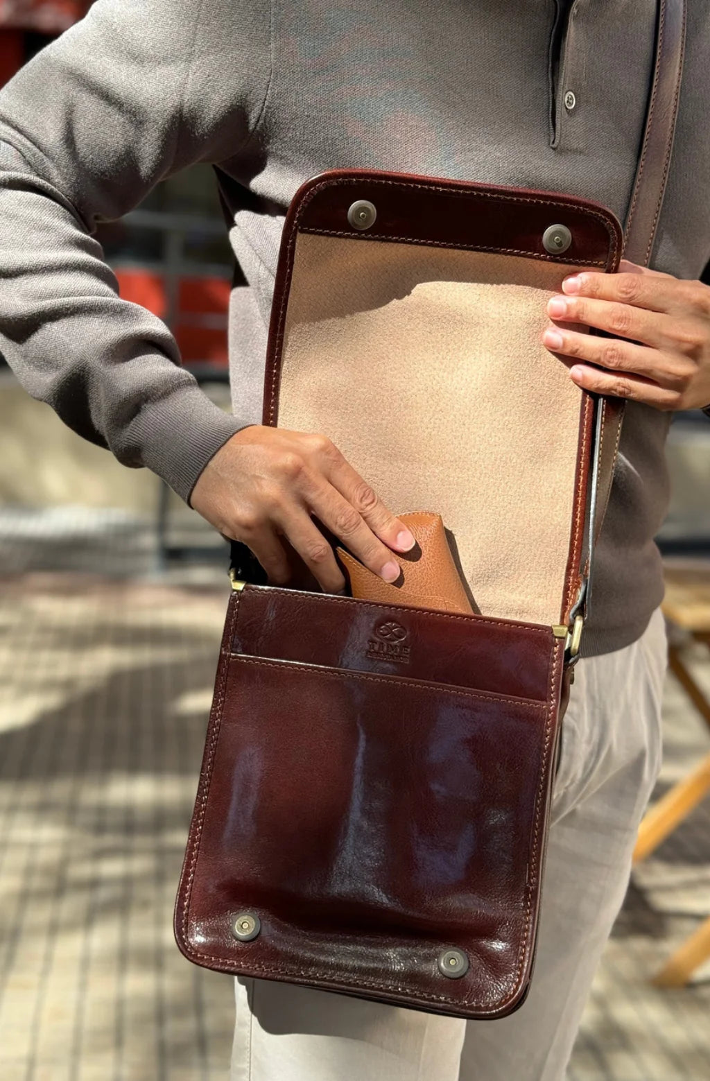 Inspirace pro Vás - Malá kožená crossbody taška - On The Road