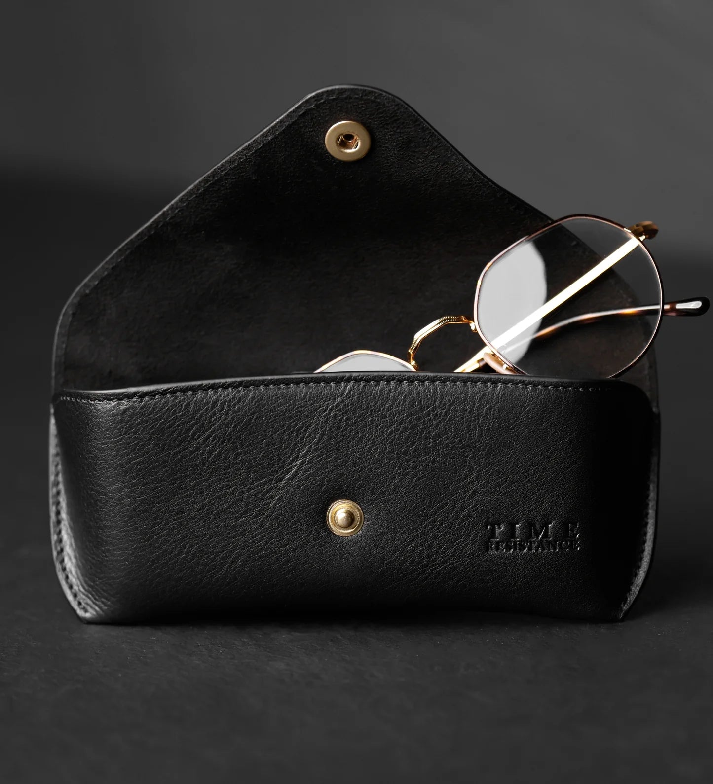 Retro kožené pouzdro na brýle - High Wind In Jamaica