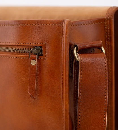 Kožená crossbody taška velká - Echoes of Silence