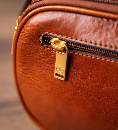 Kožená crossbody kabelka - Women In Love