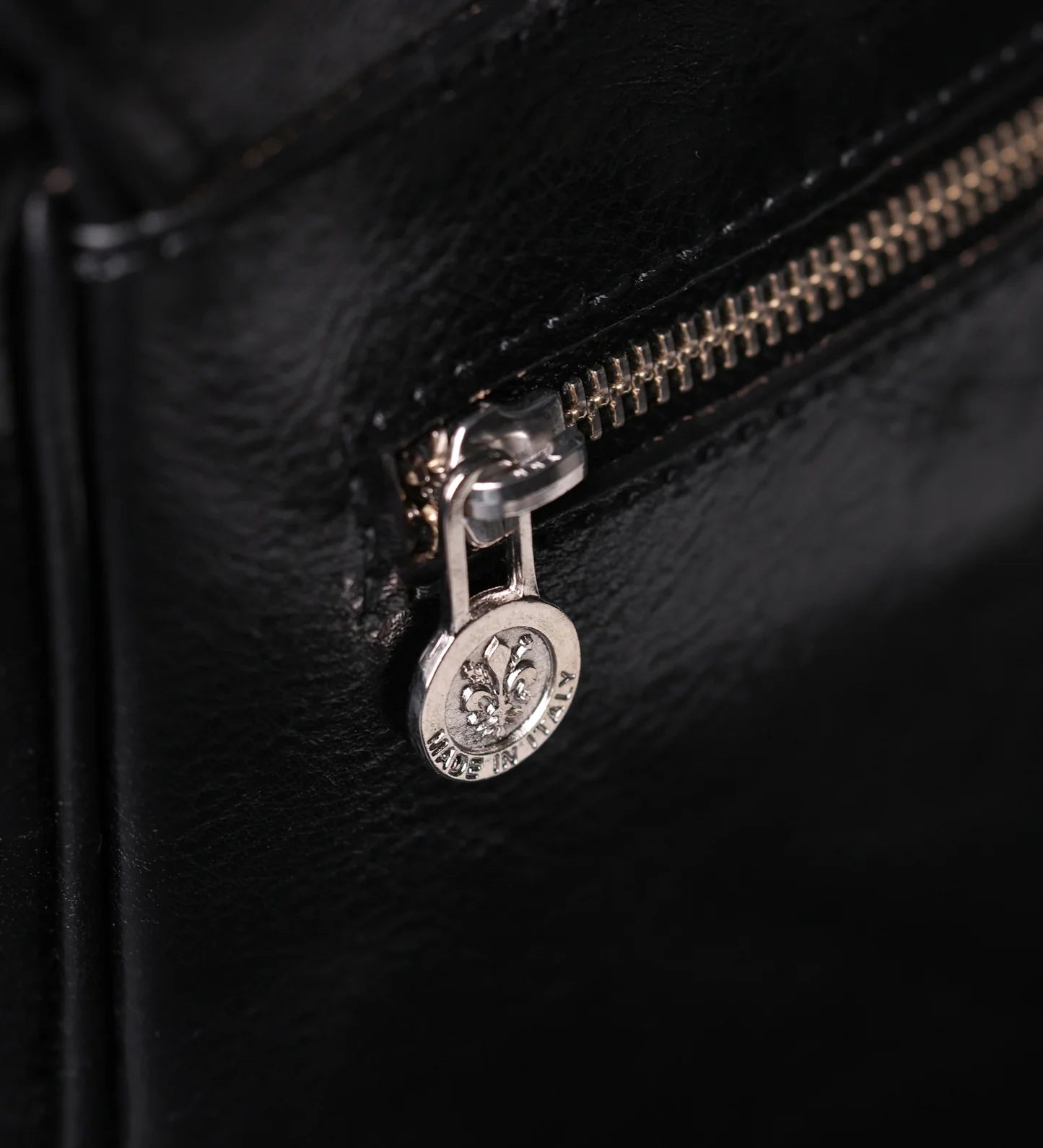 Kožená crossbody taška - The Stranger