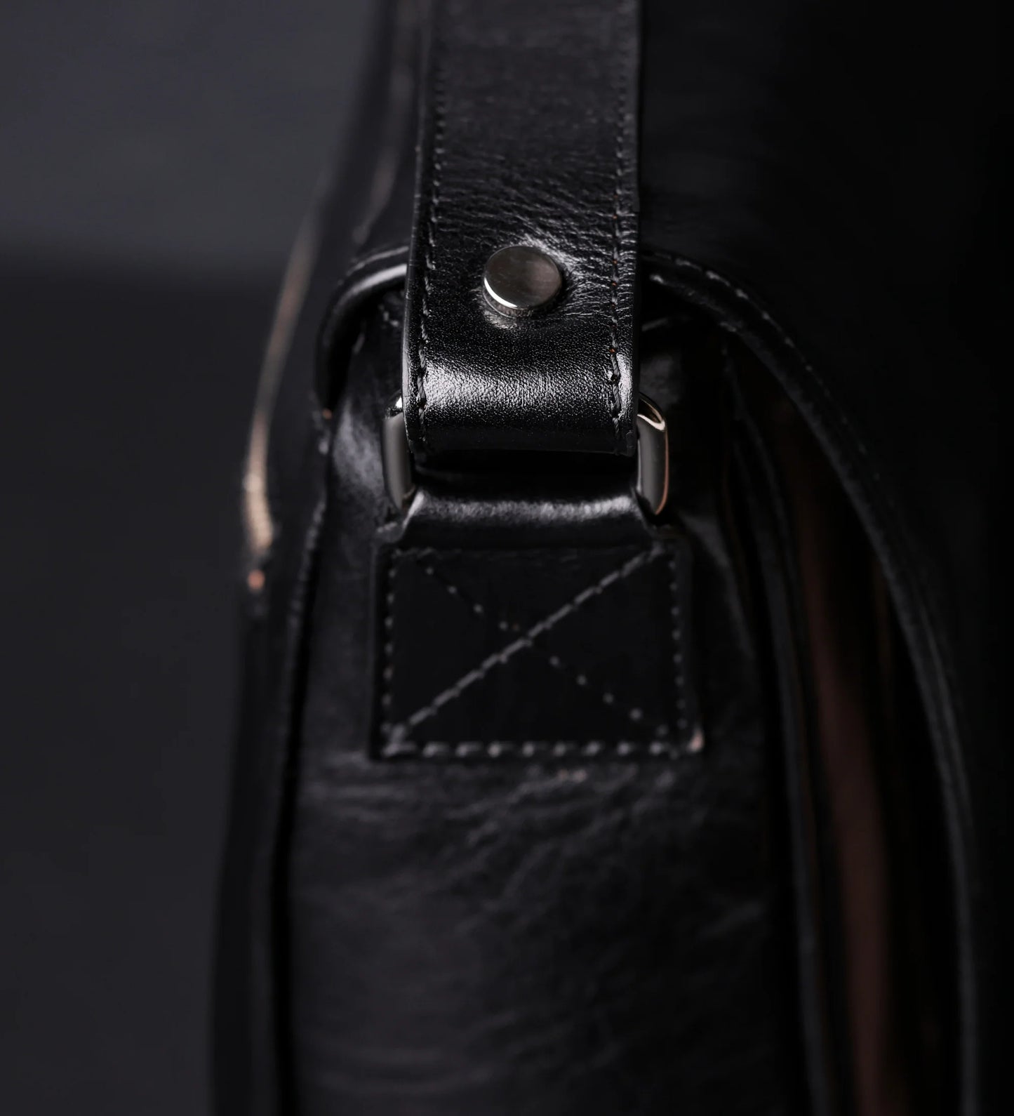 Kožená crossbody taška - The Stranger