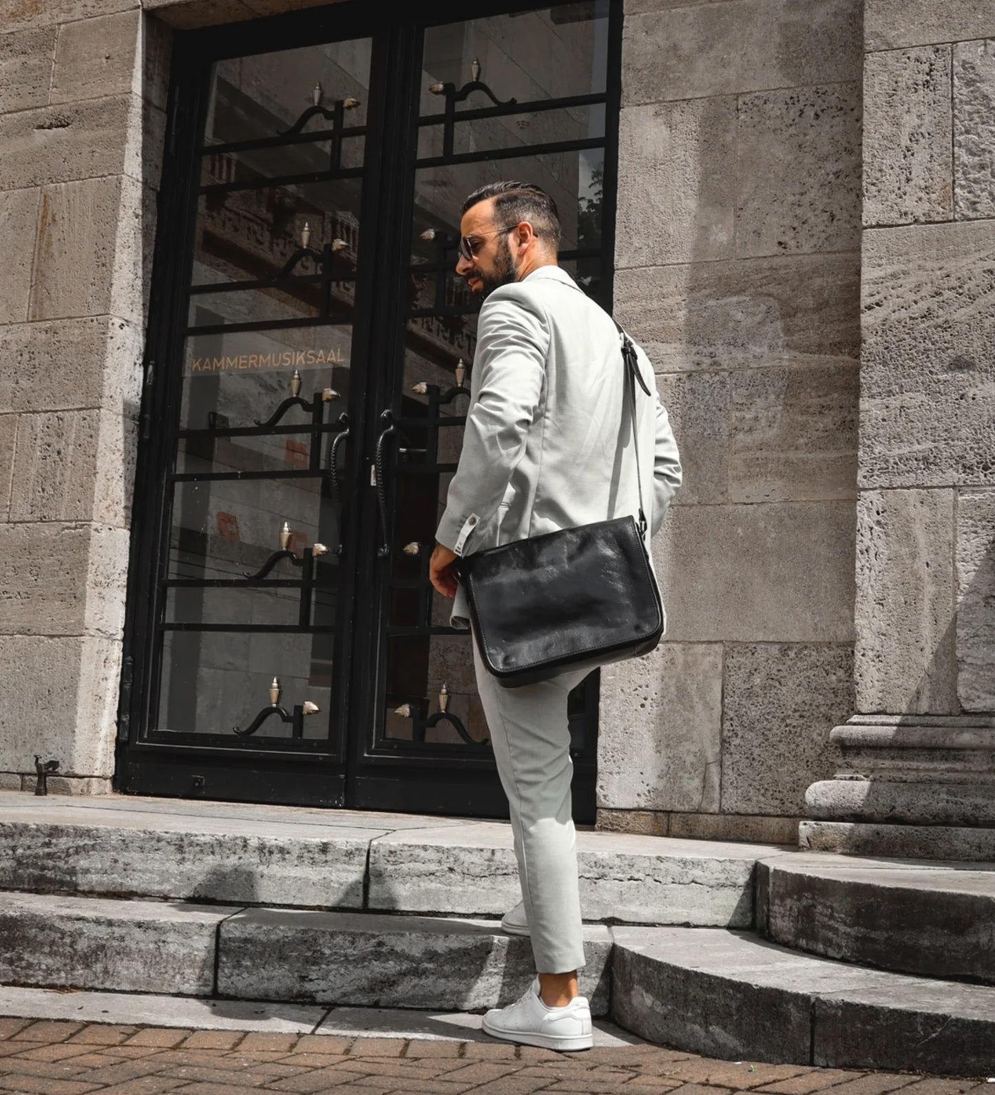 Kožená crossbody taška - The Stranger