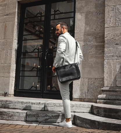 Kožená crossbody taška - The Stranger