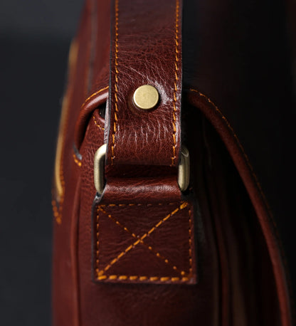Kožená crossbody taška - The Stranger
