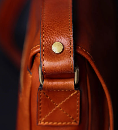 Kožená crossbody taška - The Stranger