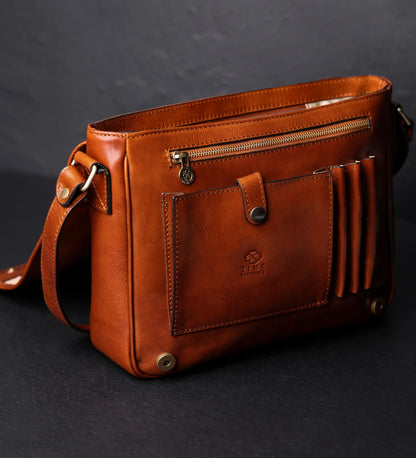 Kožená crossbody taška - The Stranger
