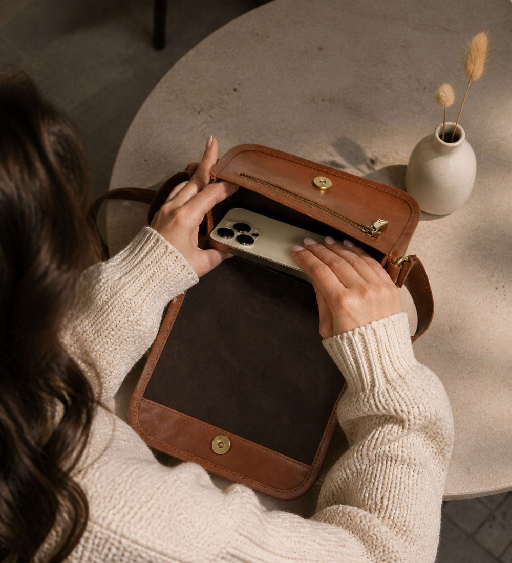 Malá kožená crossbody taštička - Little Companion