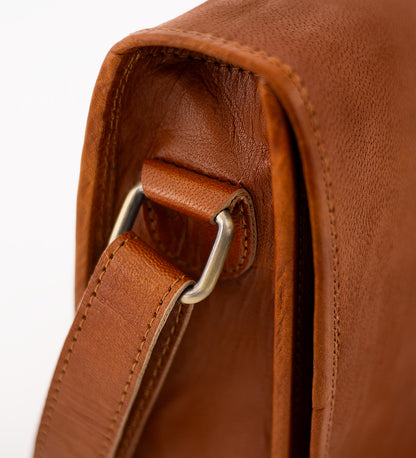 Kožená crossbody taška malá - Pocket Prophecy